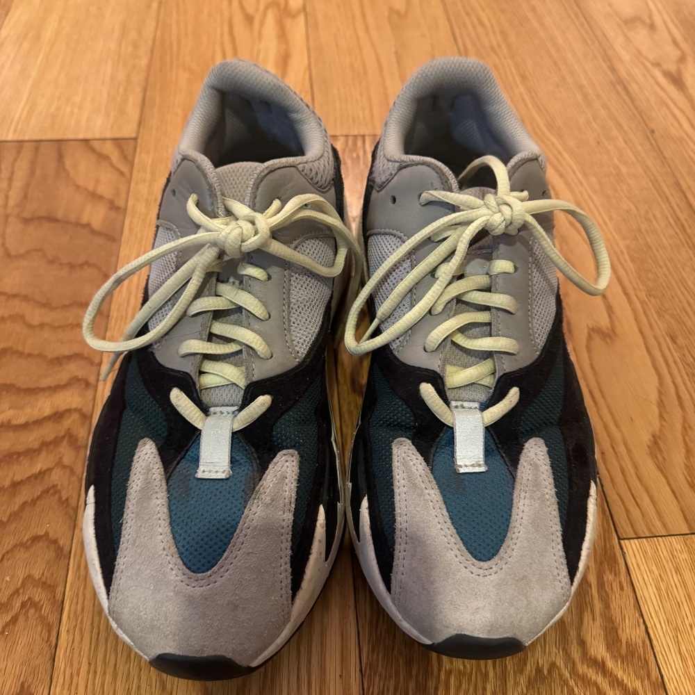 adidas Yeezy Boost 700